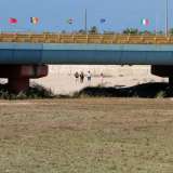 E in prossimit� del quartiere il manto verde lascia spazio alla sabbia...